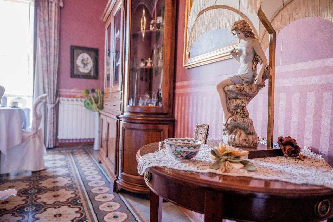 Casa Tonina Bed & Breakfast Carloforte  Bagian luar foto