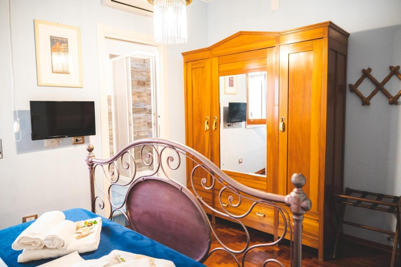 Casa Tonina Bed & Breakfast Carloforte  Bagian luar foto