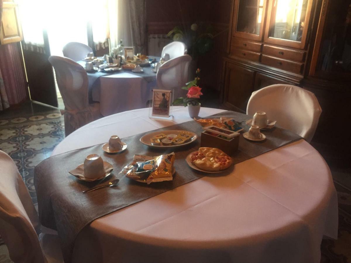 Casa Tonina Bed & Breakfast Carloforte  Bagian luar foto